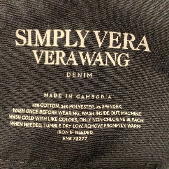 Simply Vera Wang Embossed Black Denim Cropped Jeans. Size 6. EUC. Metal zipper - Picture 8 of 8